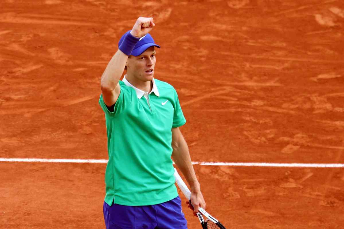 Jannik Sinner sul centrale del Roland Garros