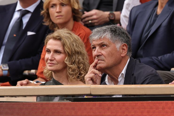 Toni Nadal seduto in tribuna