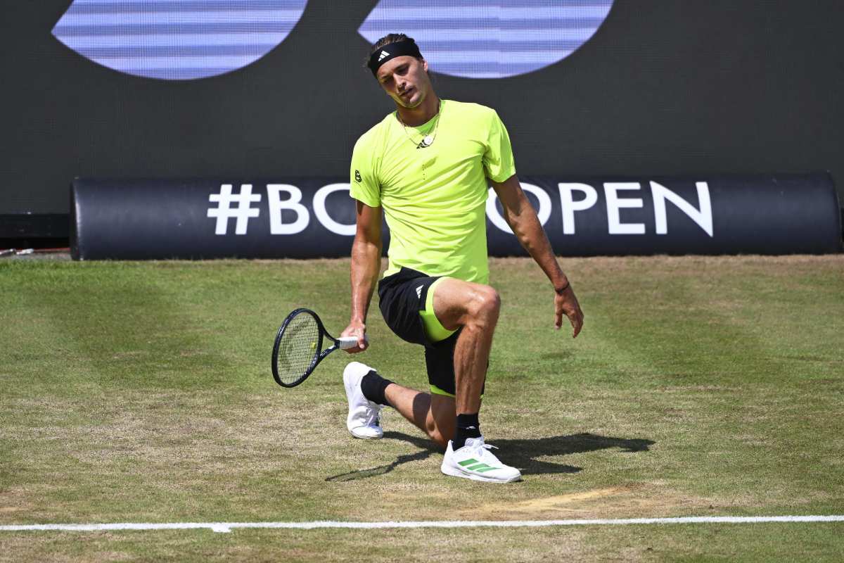 Zverev in ginocchio