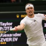 Zverev in azione col dritto al torneo di Wimbledon