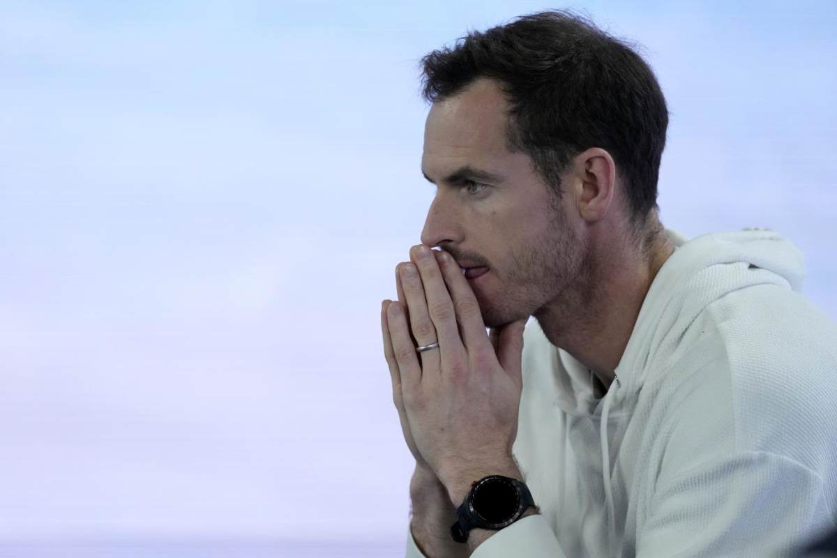 Andy Murray a mani giunte