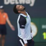 Arthur Fils si dispera in campo
