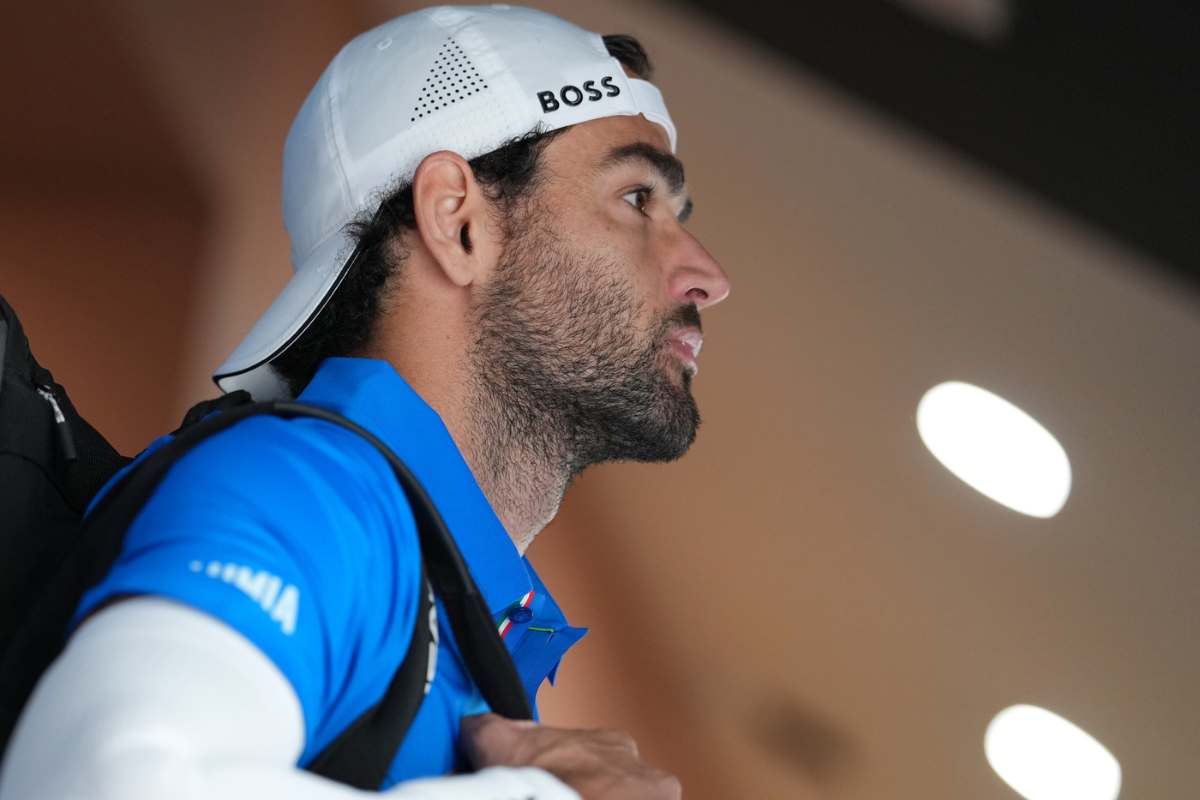 Matteo Berrettini con lo sguardo rivolto al campo