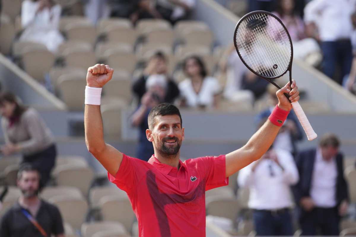 Djokovic esulta a braccia alzate