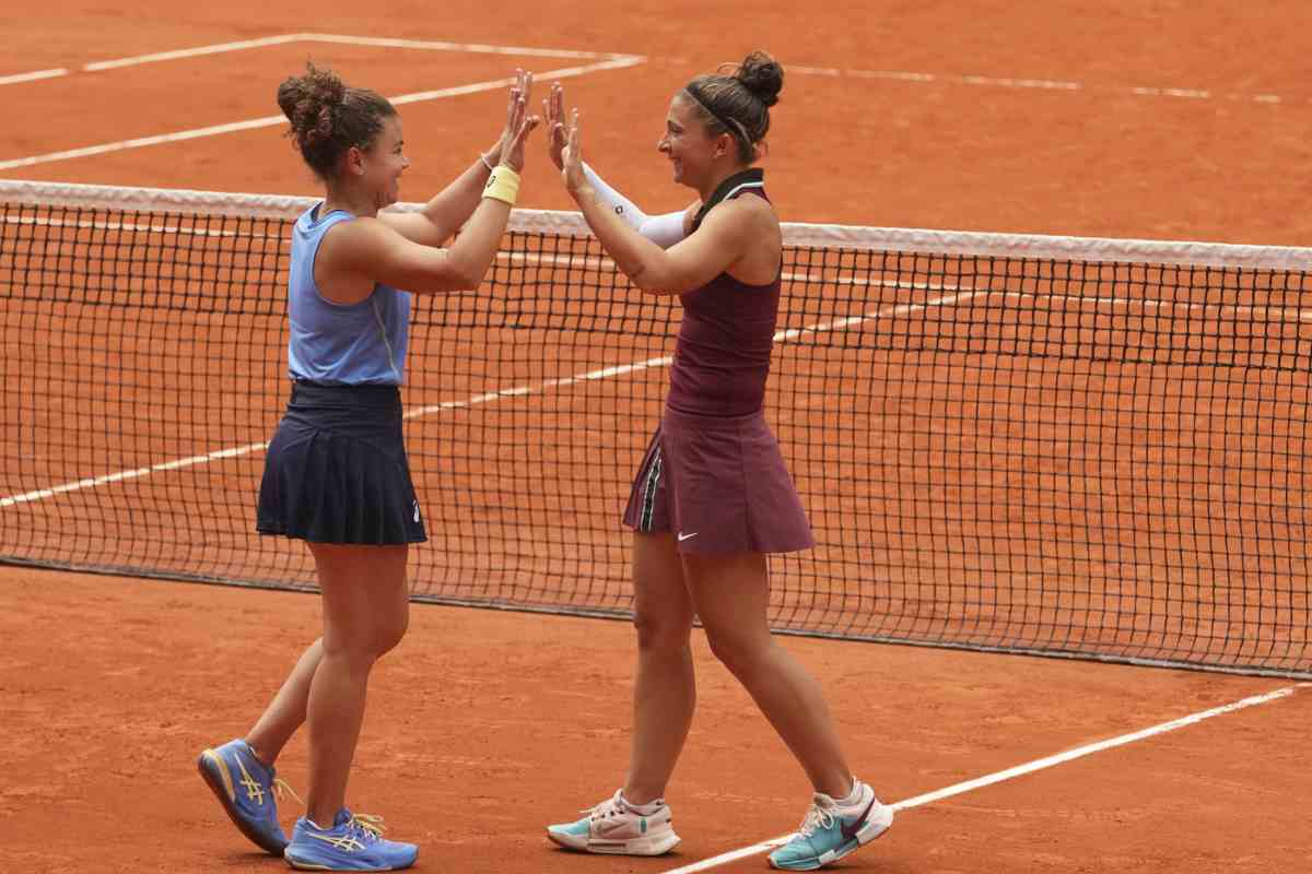 Sara Errani e Jasmine Paolini si danno il cinque