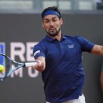 Fabio Fognini colpisce la palla