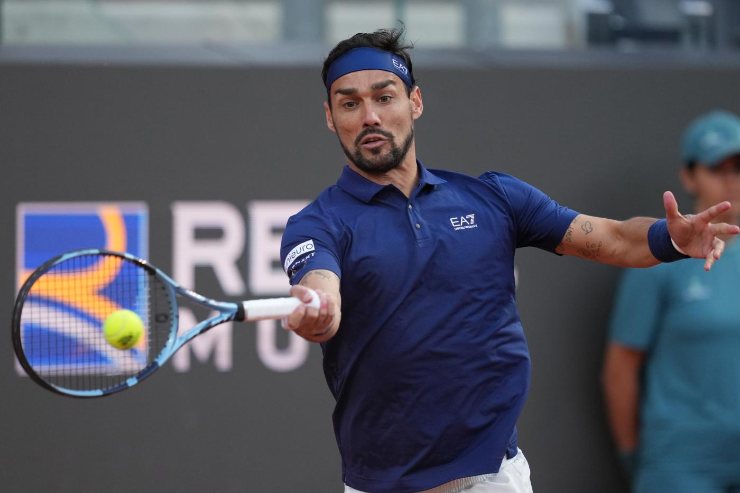 Fabio Fognini colpisce la palla di dritto