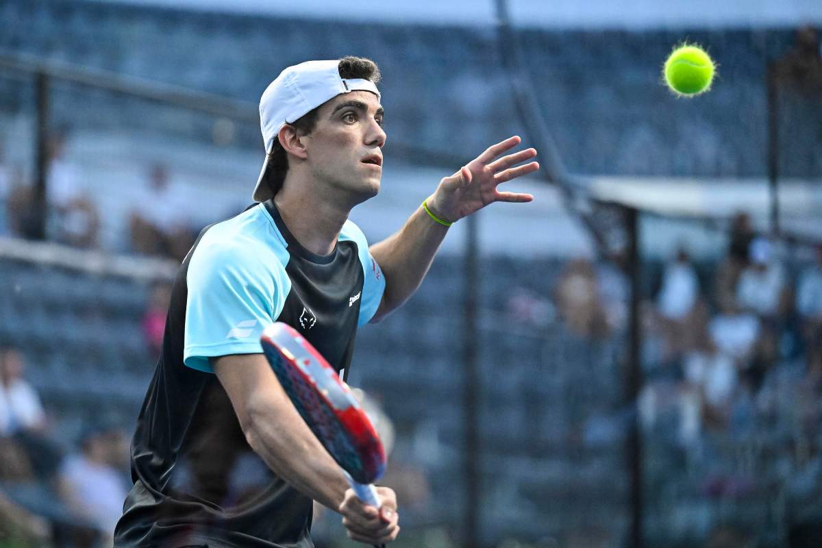 Juan Lebron mentre gioca a padel