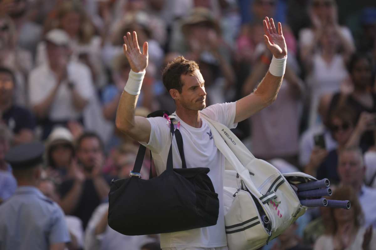 Murray esce dal campo Centrale di Wimbledon