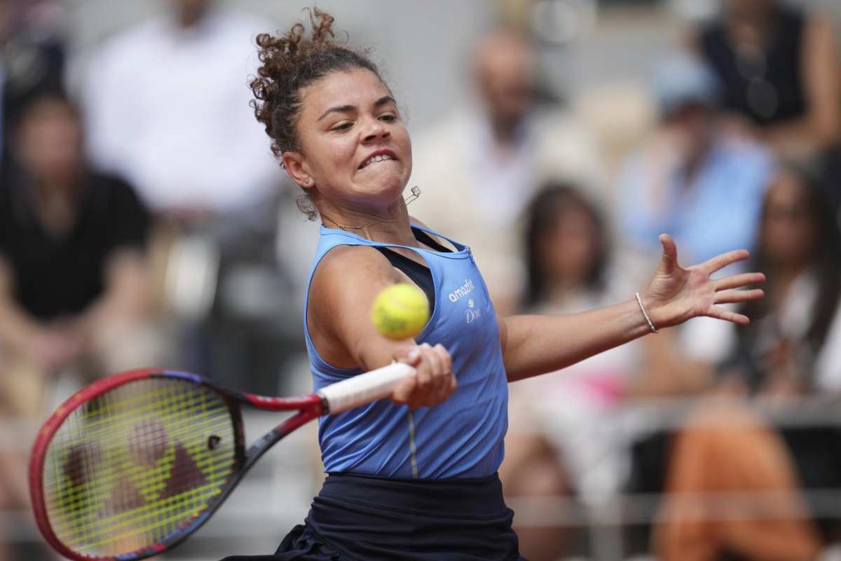Jasmine Paolini in campo al Roland Garros