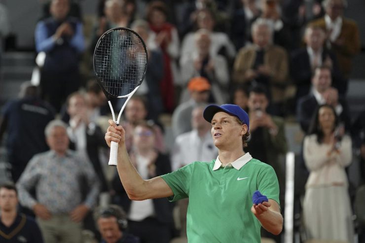 Sinner esulta al Roland Garros