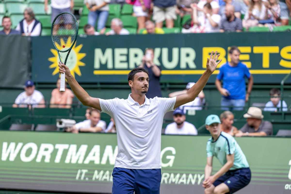 Sonego esulta dopo la vittoria a fine partita