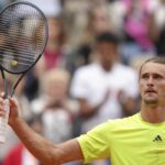 Alexander Zverev saluta il pubblico