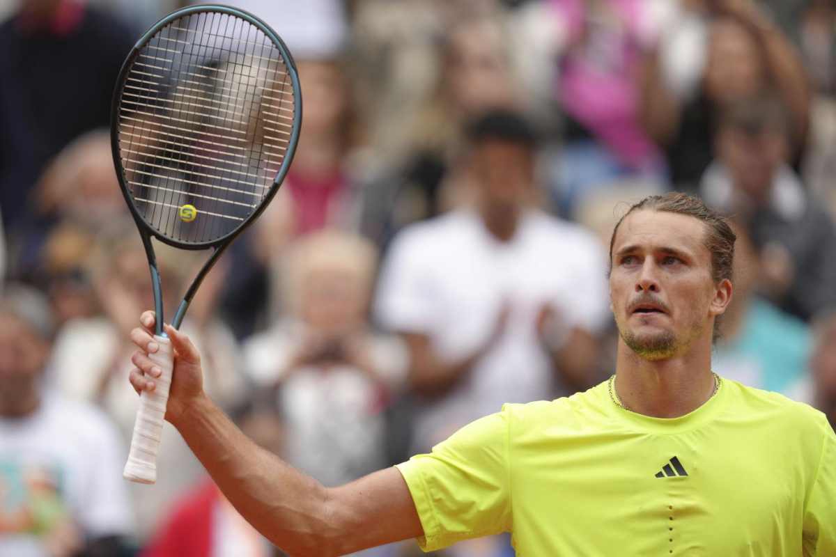 Alexander Zverev saluta il pubblico