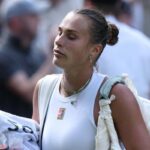 Aryna Sabalenka esce delusa dal campo