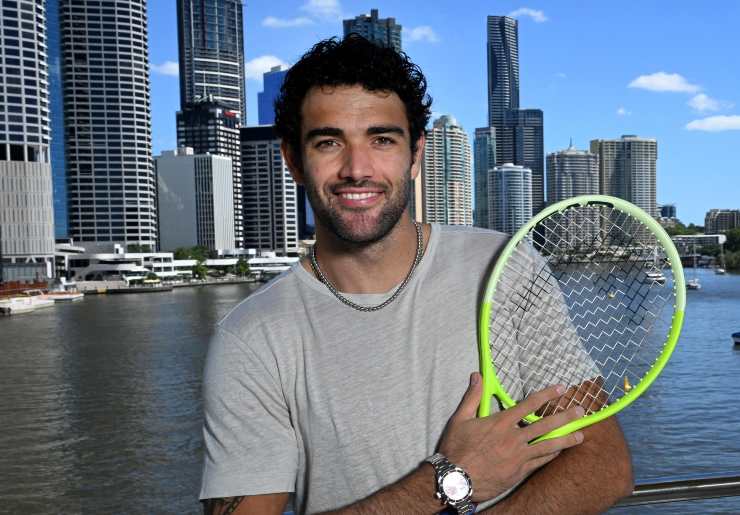 Matteo Berrettini in posa sorridente