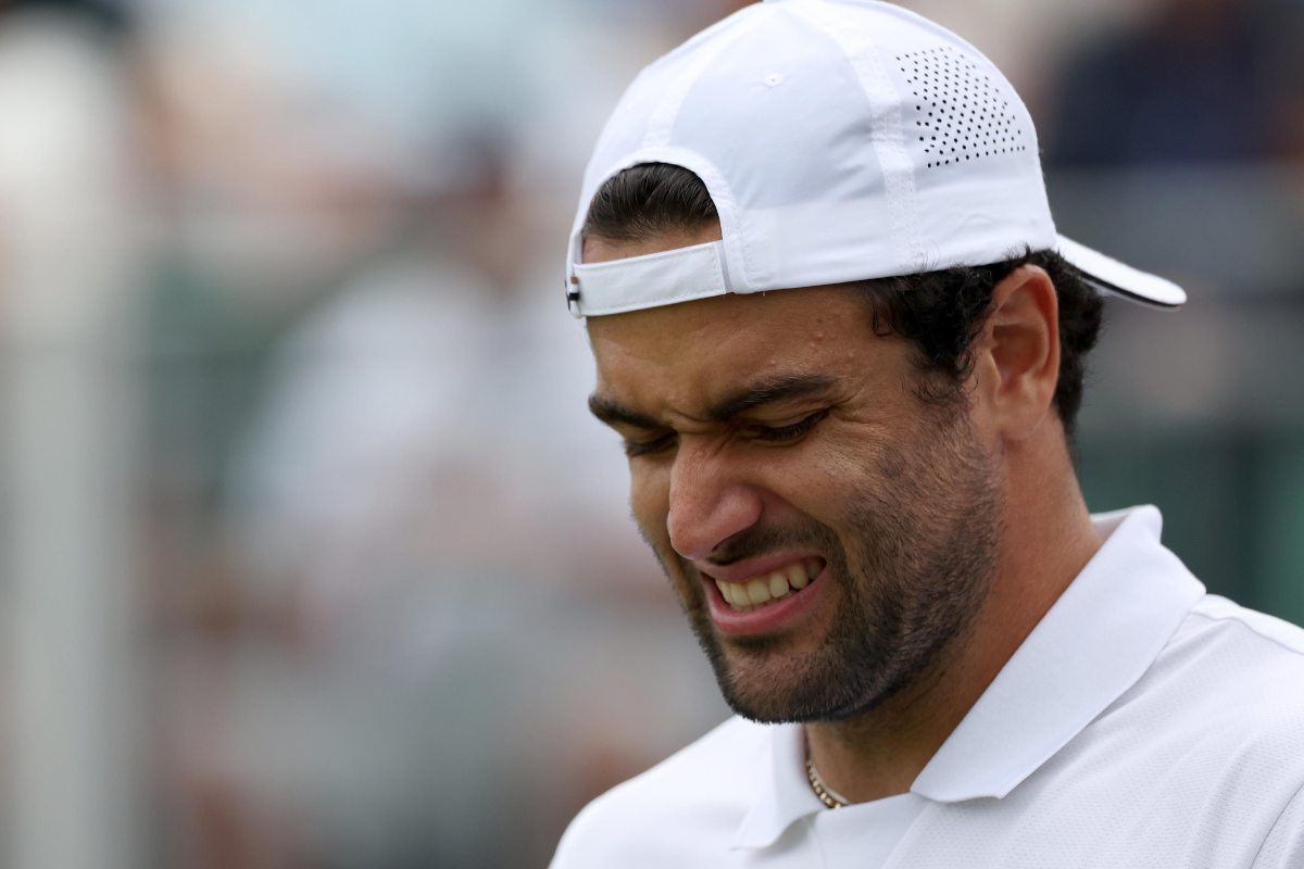 Primo piano di Berrettini che fa una smorfia di disappunto