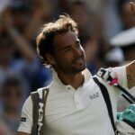 Fabio Fognini saluta il pubblico di Wimbledon