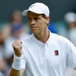 Jannik Sinner esulta a Wimbledon