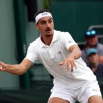 Lorenzo Sonego in azione a Wimbledon
