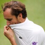 Primo piano di Medvedev in campo a Wimbledon