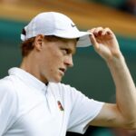 Jannik Sinner impegnato a Wimbledon