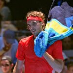 Stefanos Tsitsipas deluso nel corso di un match