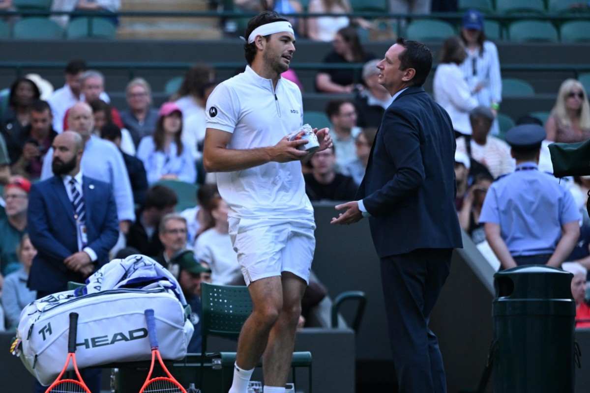Taylor Fritz discute col giudice di sedia a Wimbledon