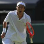 Mattia Bellucci esulta in campo