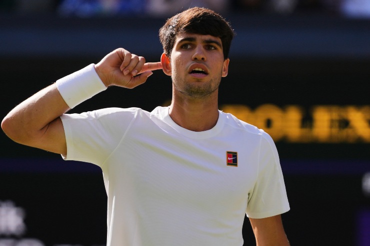 L'esultanza di Alcaraz durante Wimbledon