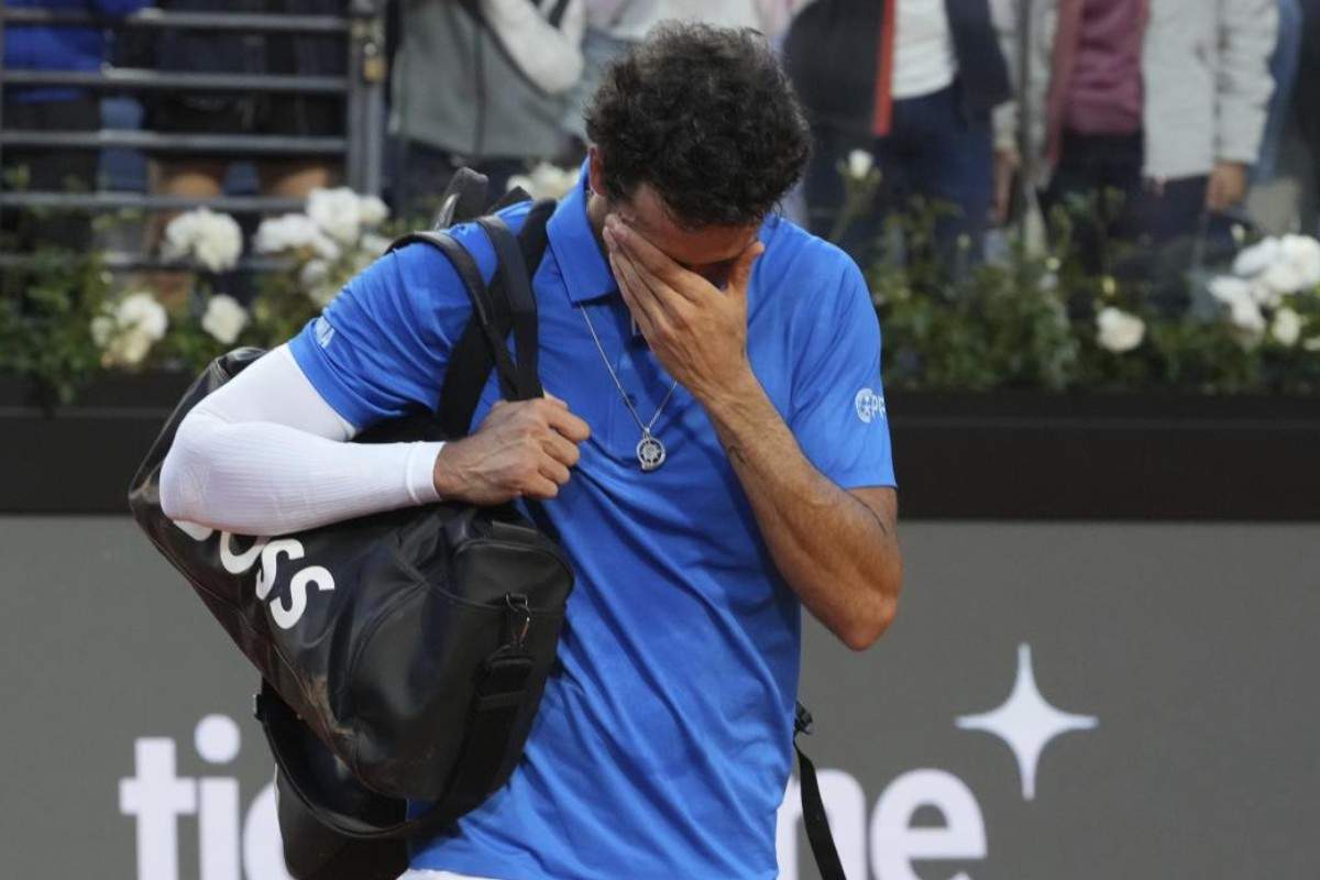 Matteo Berrettini esce dal campo in lacrime a Roma