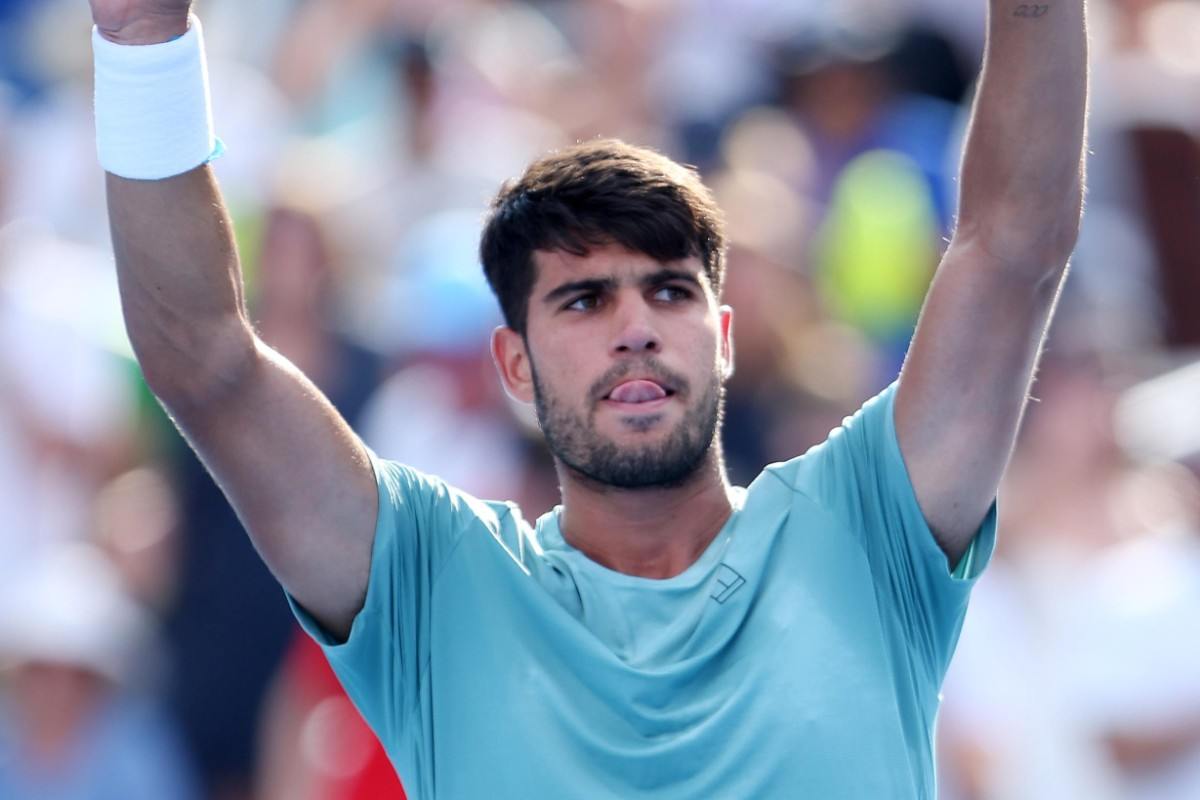 Carlos Alcaraz saluta il pubblico di Cincinnati