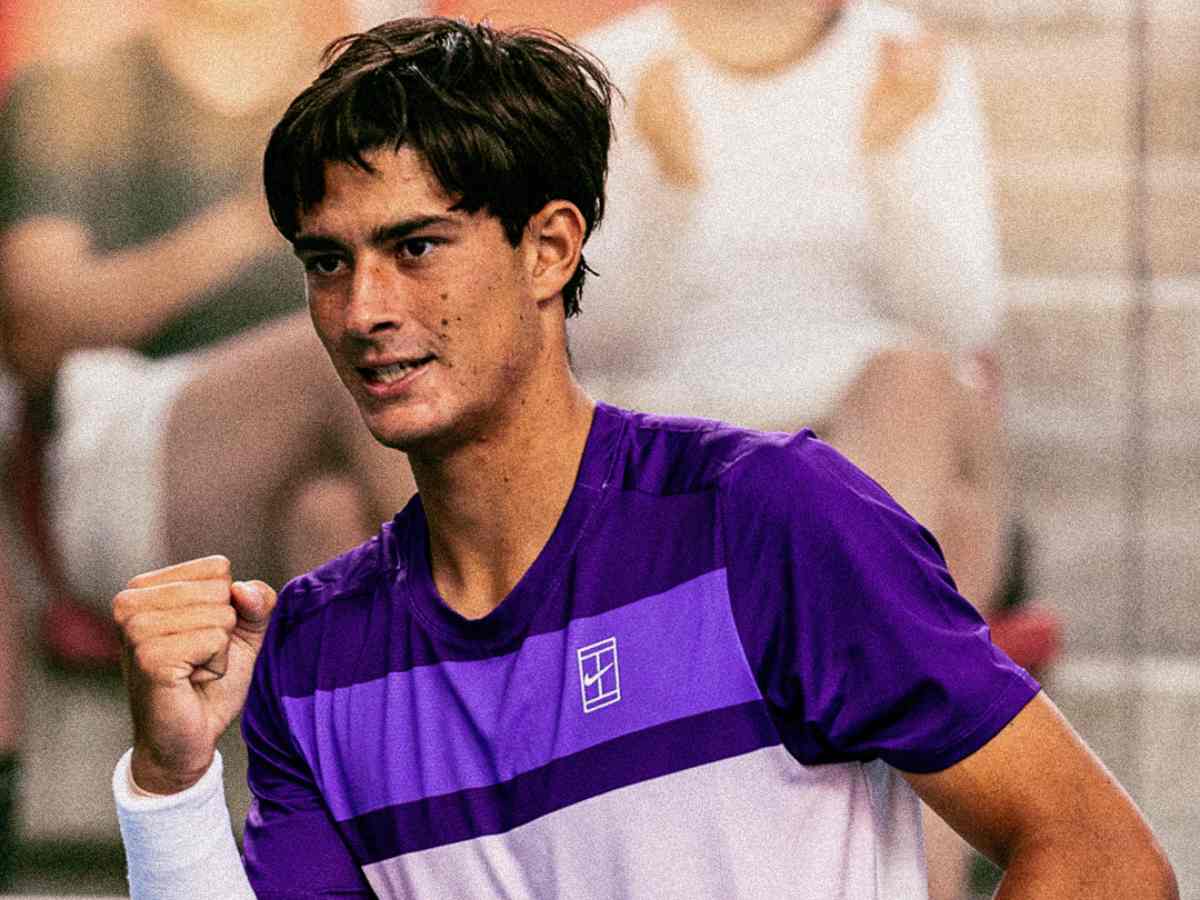 Cinà esulta sorridendo e facendo il pugno