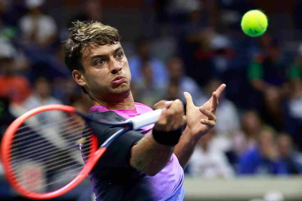 Cobolli in azione col dritto