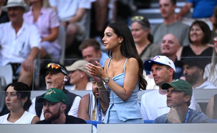 Costeen Hatzi applaude Kyrgios in tribuna