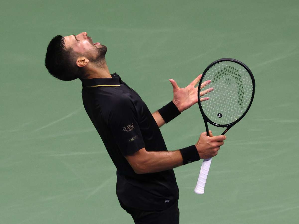 Djokovic sbotta in campo durante la partita d'esordio allo US Open 2025