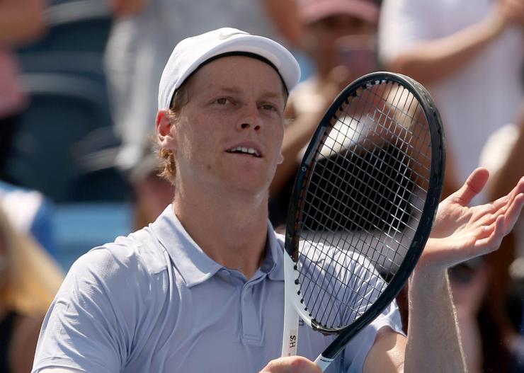 Jannik Sinner esulta a Cincinnati