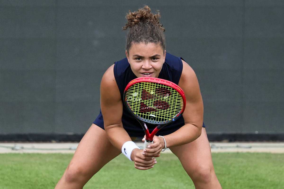 Jasmine Paolini attende il servizio avversario
