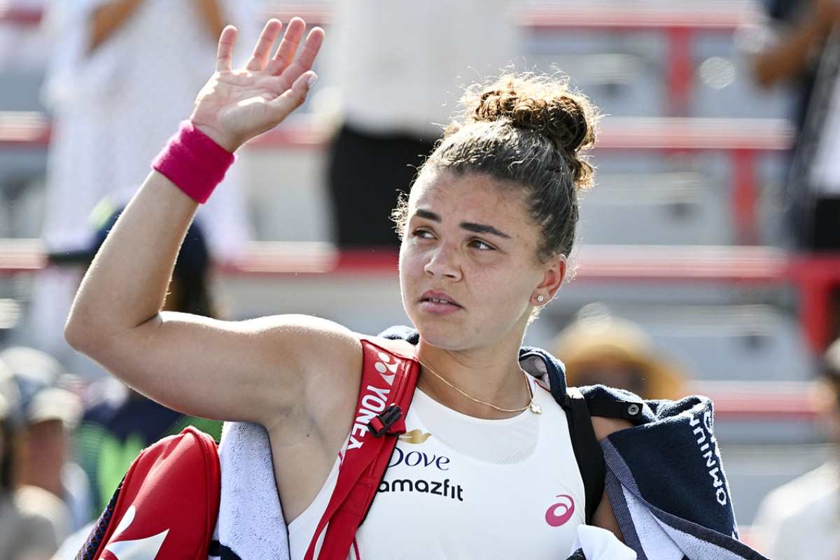 Jasmine Paolini saluta il pubblico a Montreal