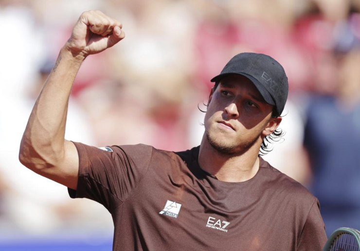 Luciano Darderi esulta a Bastad