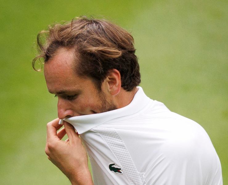 Daniil Medvedev frustrato a Wimbledon