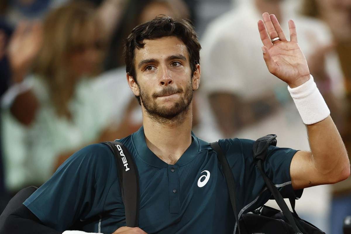 Lorenzo Musetti saluta il pubblico