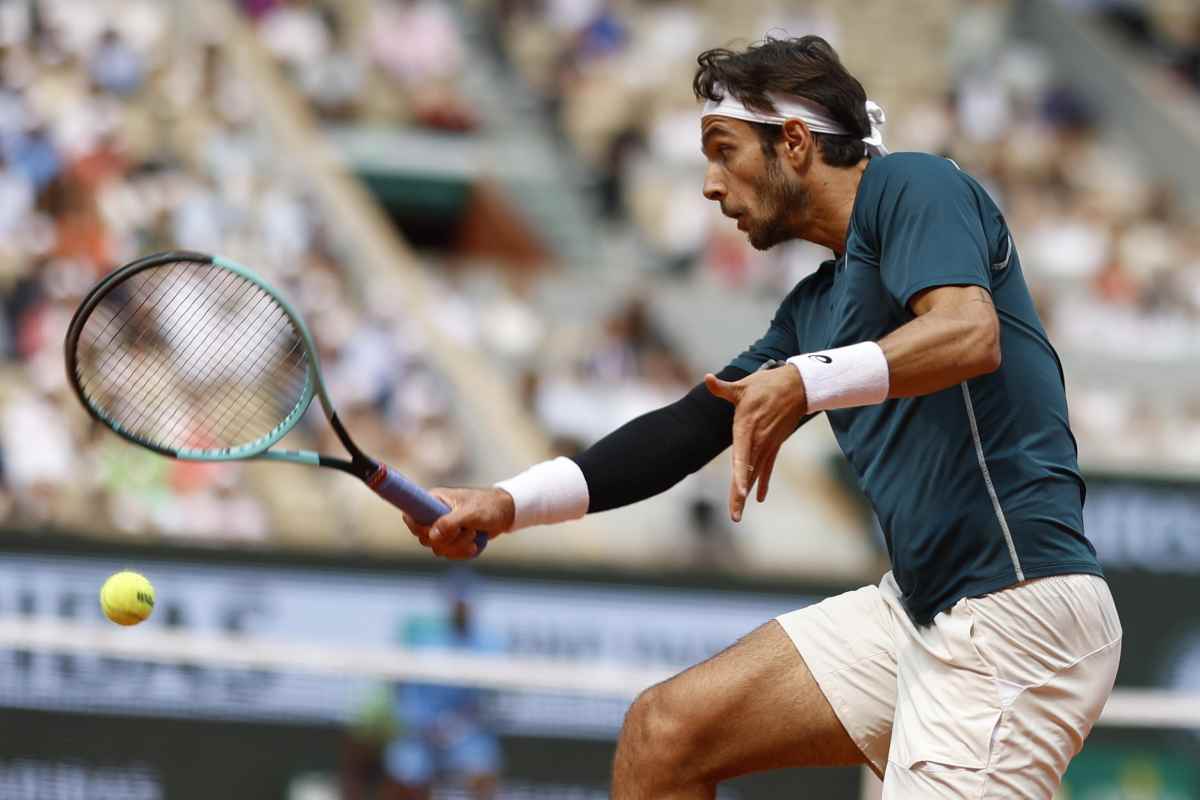 Musetti in azione con il rovescio