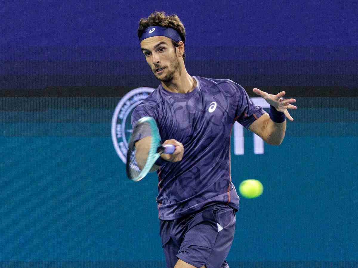 Lorenzo Musetti in azione col dritto