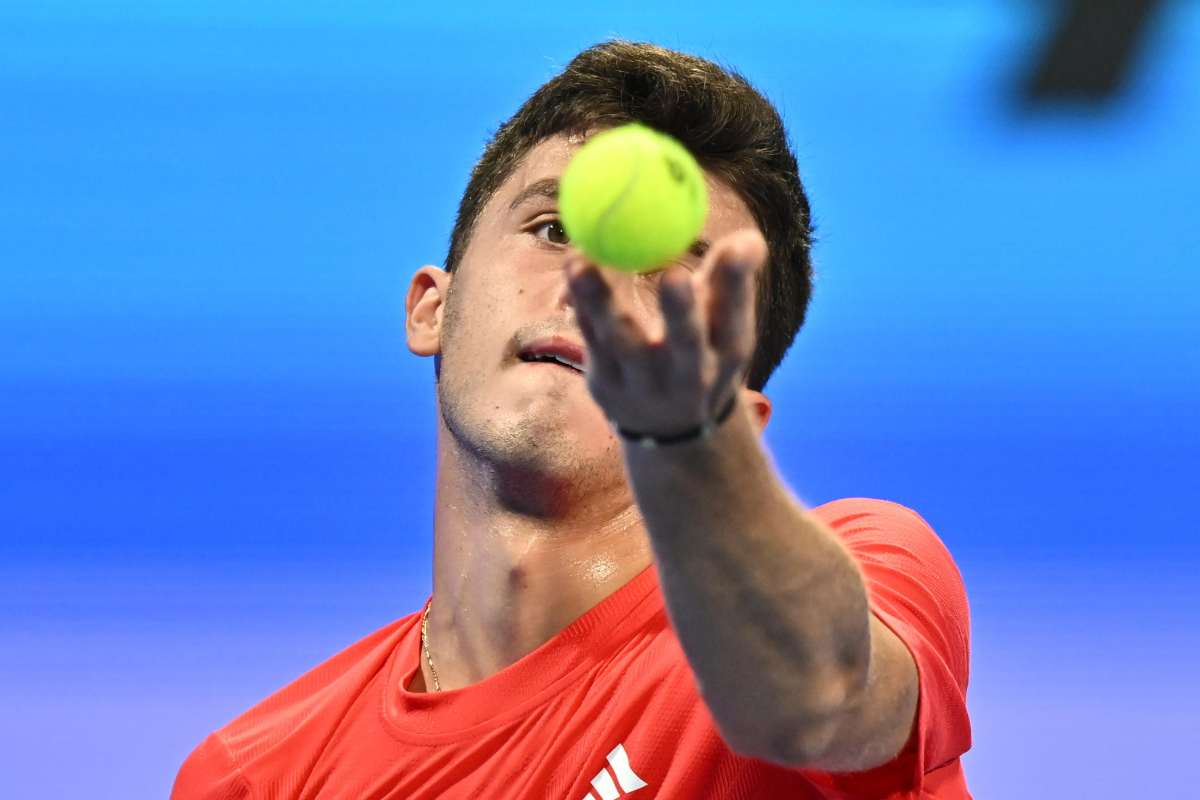 Luca Nardi si appresta ad effettuare il servizio