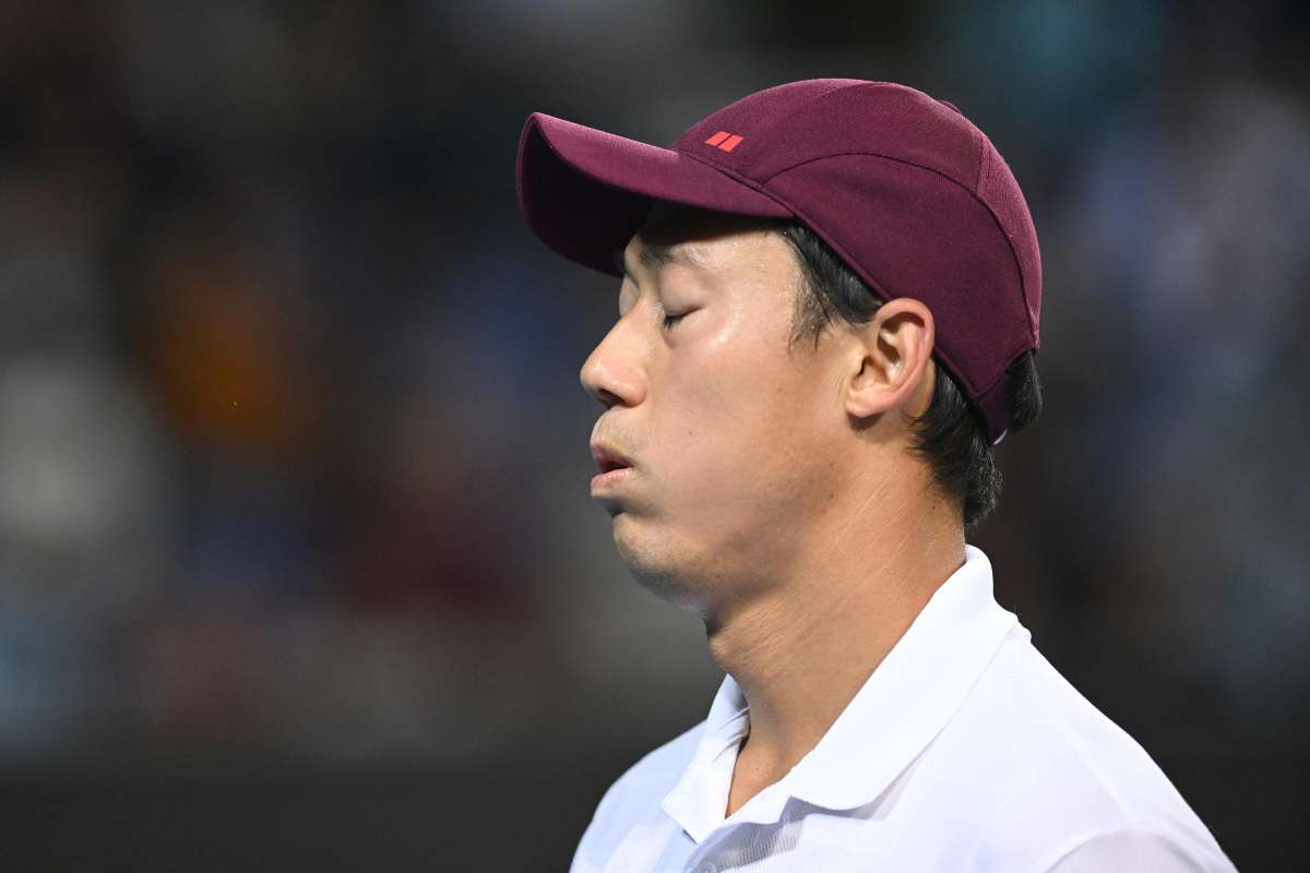 Nishikori sbuffa con occhi chiusi ed espressione frustrata