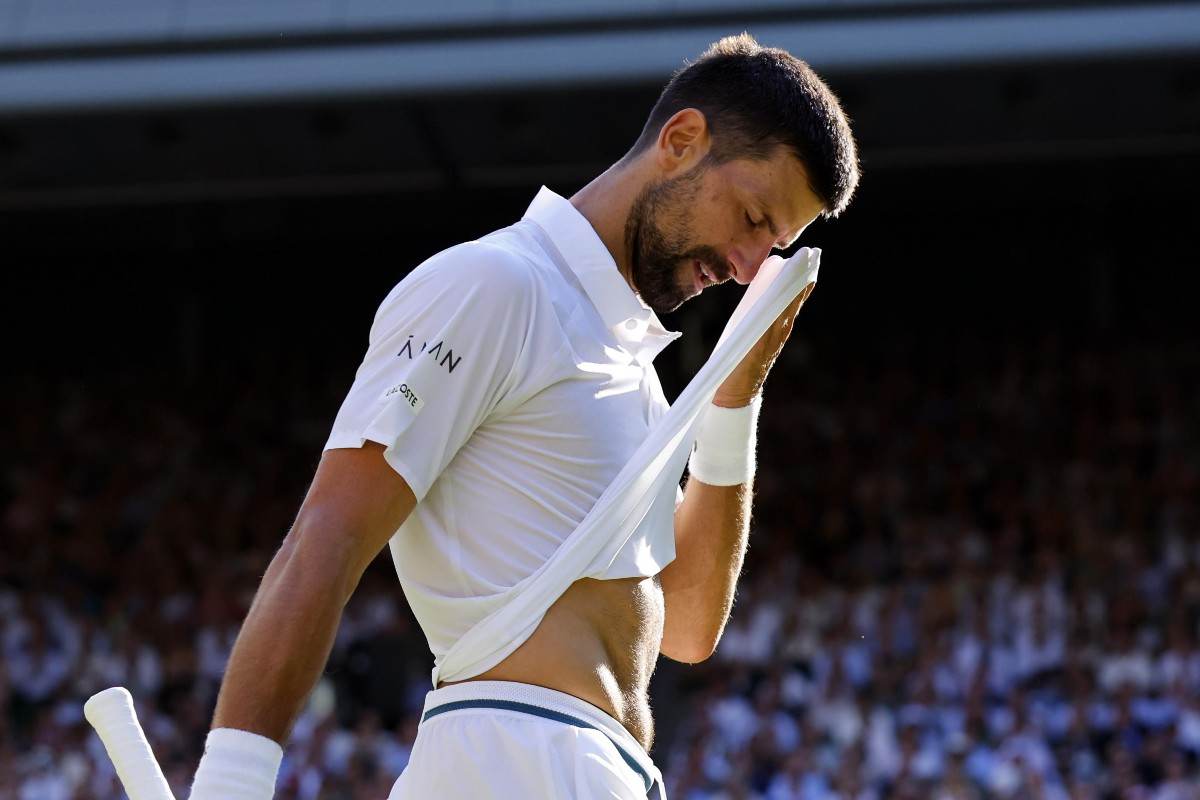 Novak Djokovic affaticato durante Wimbledon