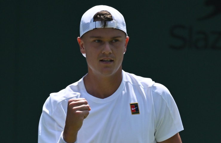 Holger Rune esulta a Wimbledon