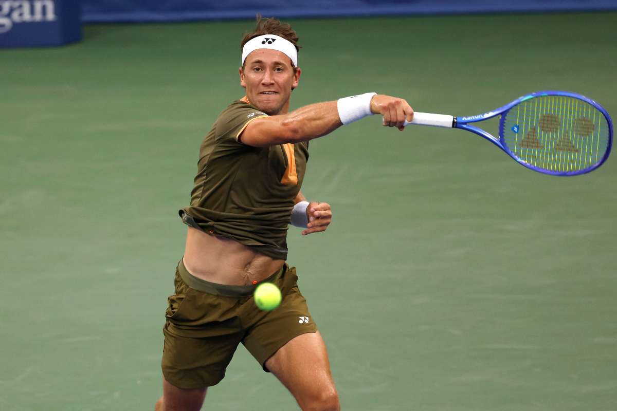 Ruud in campo sul cemento