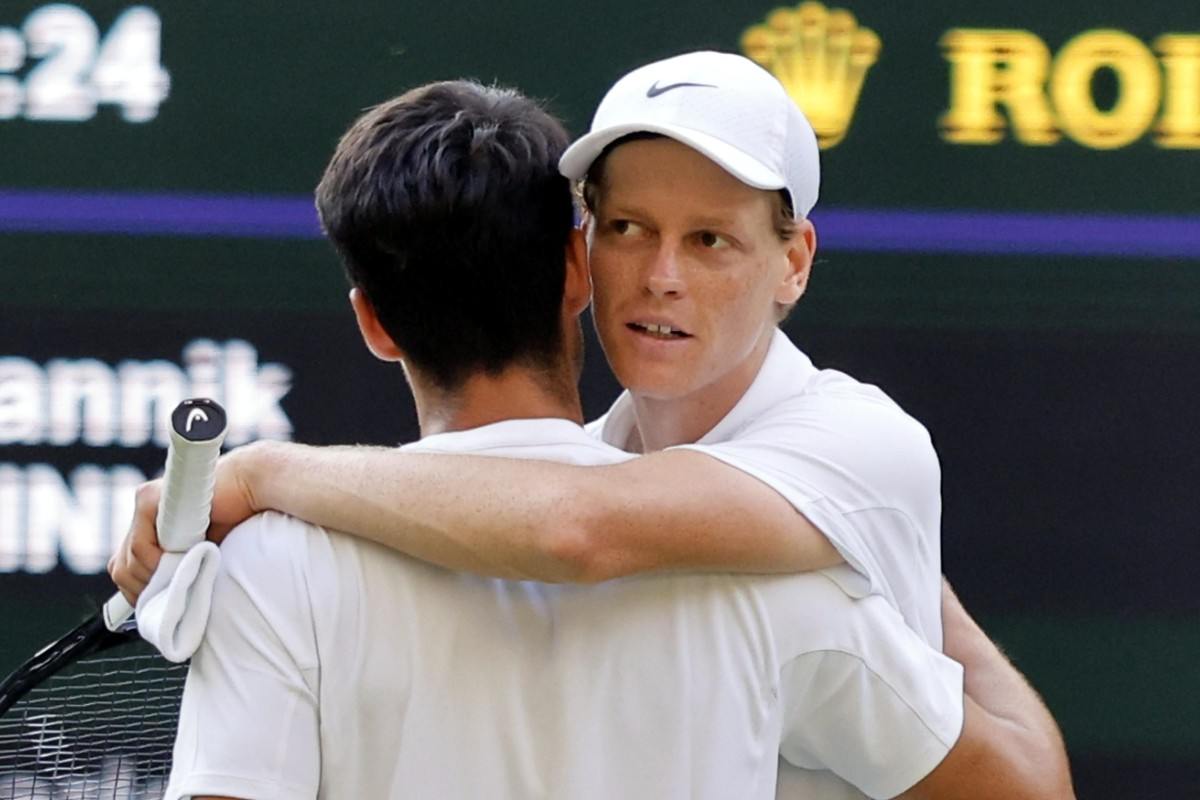 Sinner e Alcaraz. si abbracciano a Wimbledon